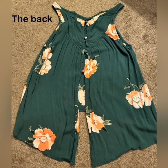 Summer  Casual V-Neck Sleeveless Floral Blouse by O’Neil - Picture 8 of 10